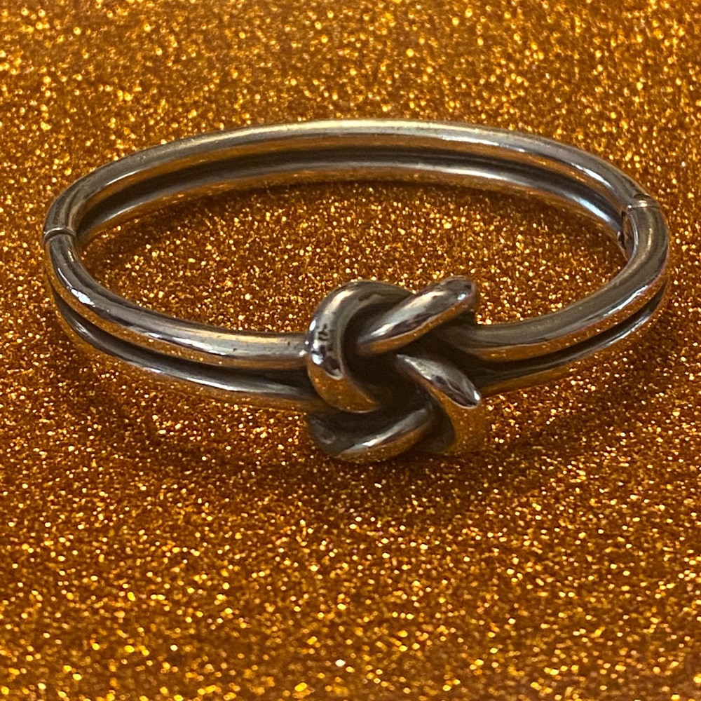 James Avery Retired Silver Rare HTF Bold Lovers Knot Clasp Bangle Bracelet M